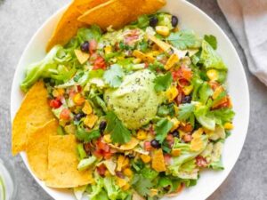 Pluckk Holy Guacamole Salad (Ready to Eat) Cut